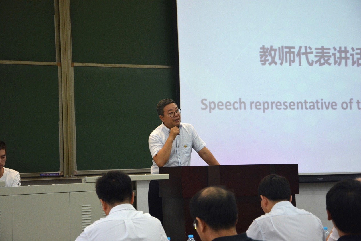 毕业典礼照片精选/2.刘大成老师发言.jpg